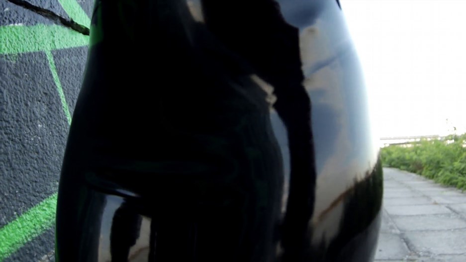 Elina Svietlova - Latex Walk - MyLatexBaby